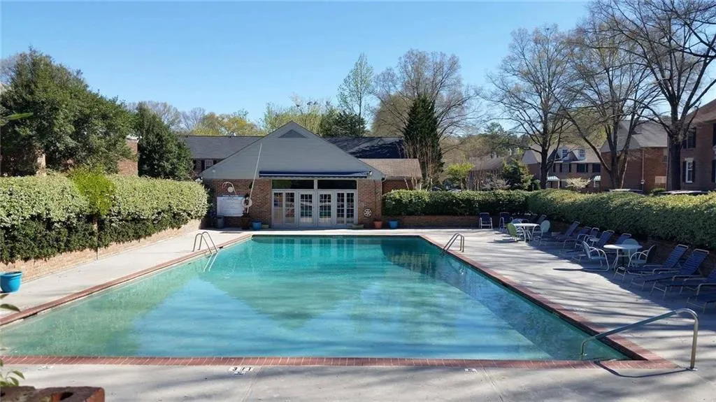 6700 Roswell Road Unit 25-a, Sandy Springs, Georgia 30328, 2 Bedrooms Bedrooms, ,1 BathroomBathrooms,Residential,Sold,6700 Roswell Road Unit 25-a,5901702