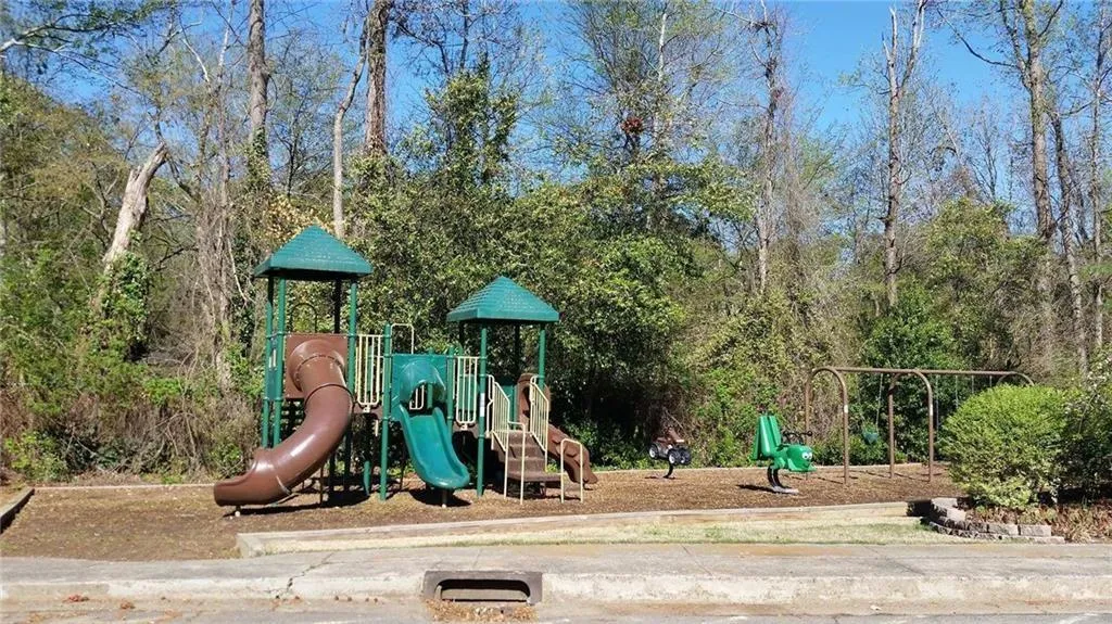 6700 Roswell Road Unit 25-a, Sandy Springs, Georgia 30328, 2 Bedrooms Bedrooms, ,1 BathroomBathrooms,Residential,Sold,6700 Roswell Road Unit 25-a,5901702