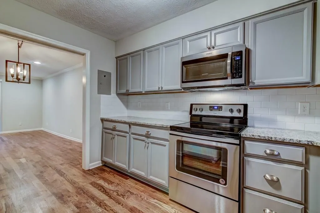 6700 Roswell Road Unit 25-a, Sandy Springs, Georgia 30328, 2 Bedrooms Bedrooms, ,1 BathroomBathrooms,Residential,Sold,6700 Roswell Road Unit 25-a,5901702