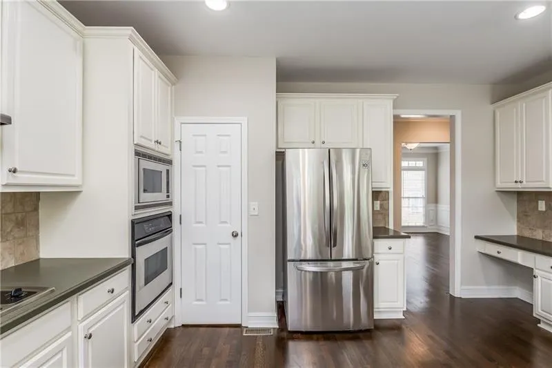 7305 Village Creek Trace, Atlanta, Georgia 30328, 4 Bedrooms Bedrooms, ,3 BathroomsBathrooms,Residential,Sold,7305 Village Creek Trace,6757508