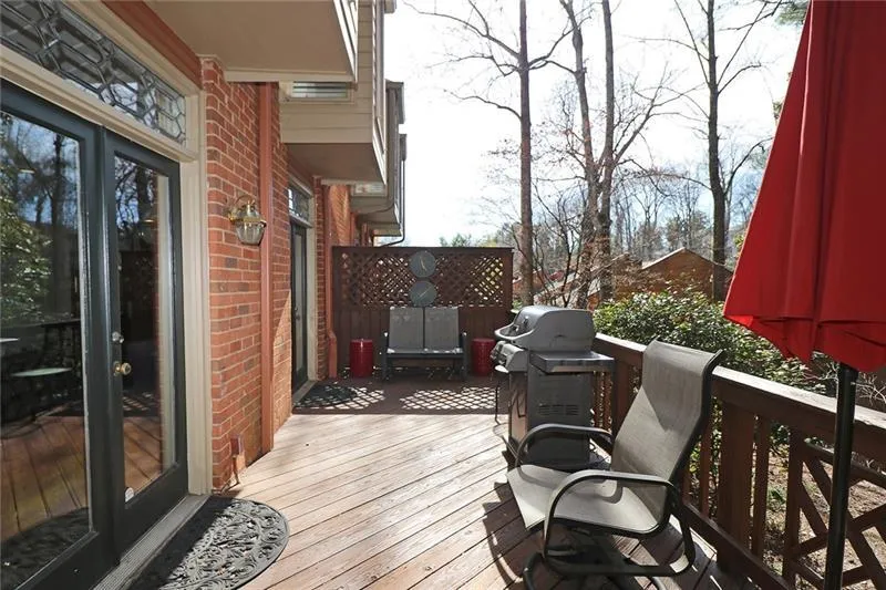 72 Willow Glen, Sandy Springs, Georgia 30342, 3 Bedrooms Bedrooms, ,3 BathroomsBathrooms,Residential,Sold,72 Willow Glen,6762830