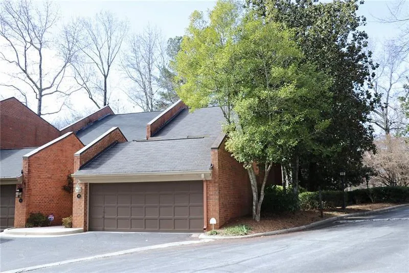 72 Willow Glen, Sandy Springs, Georgia 30342, 3 Bedrooms Bedrooms, ,3 BathroomsBathrooms,Residential,Sold,72 Willow Glen,6762830
