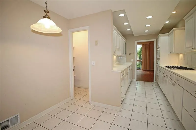 72 Willow Glen, Sandy Springs, Georgia 30342, 3 Bedrooms Bedrooms, ,3 BathroomsBathrooms,Residential,Sold,72 Willow Glen,6762830