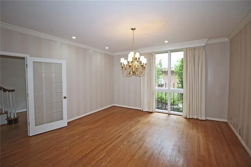 72 Willow Glen, Sandy Springs, Georgia 30342, 3 Bedrooms Bedrooms, ,3 BathroomsBathrooms,Residential,Sold,72 Willow Glen,6762830