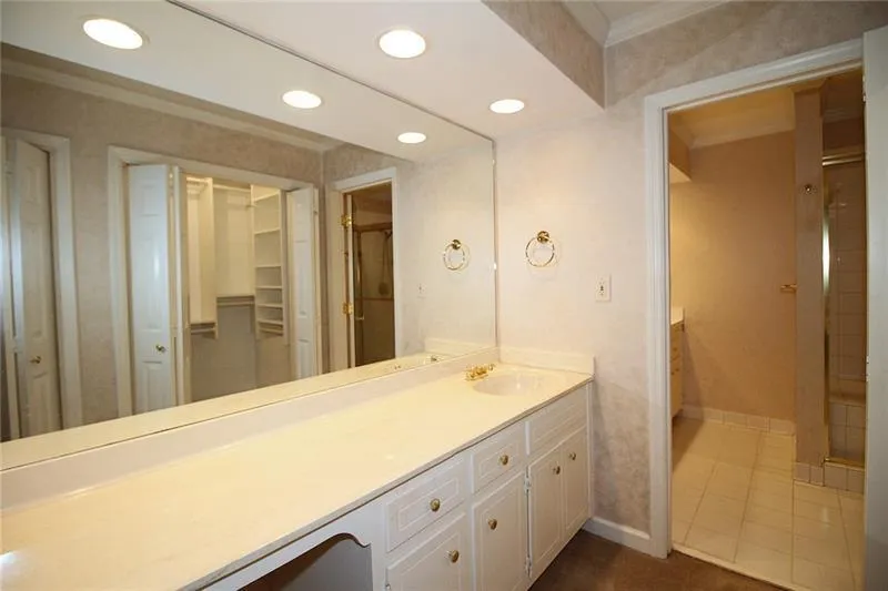 72 Willow Glen, Sandy Springs, Georgia 30342, 3 Bedrooms Bedrooms, ,3 BathroomsBathrooms,Residential,Sold,72 Willow Glen,6762830