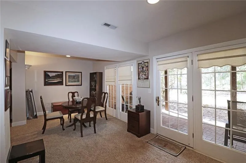 72 Willow Glen, Sandy Springs, Georgia 30342, 3 Bedrooms Bedrooms, ,3 BathroomsBathrooms,Residential,Sold,72 Willow Glen,6762830