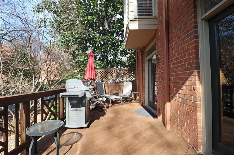 72 Willow Glen, Sandy Springs, Georgia 30342, 3 Bedrooms Bedrooms, ,3 BathroomsBathrooms,Residential,Sold,72 Willow Glen,6762830