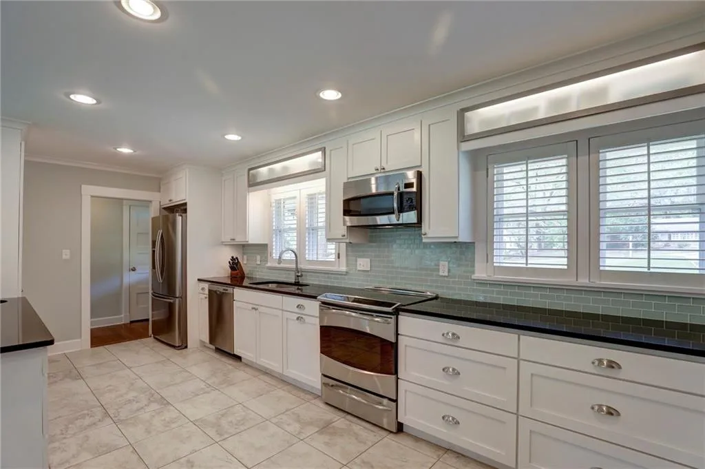 6405 Bridgewood Valley Road, Atlanta, Georgia 30328, 5 Bedrooms Bedrooms, ,3 BathroomsBathrooms,Residential,Sold,6405 Bridgewood Valley Road,6893050