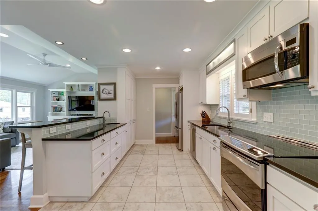6405 Bridgewood Valley Road, Atlanta, Georgia 30328, 5 Bedrooms Bedrooms, ,3 BathroomsBathrooms,Residential,Sold,6405 Bridgewood Valley Road,6893050