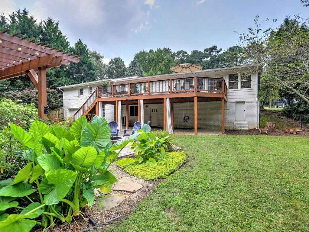 335 Brook Drive, Atlanta, Georgia 30328, 3 Bedrooms Bedrooms, ,2 BathroomsBathrooms,Residential,Sold,335 Brook Drive,6935653