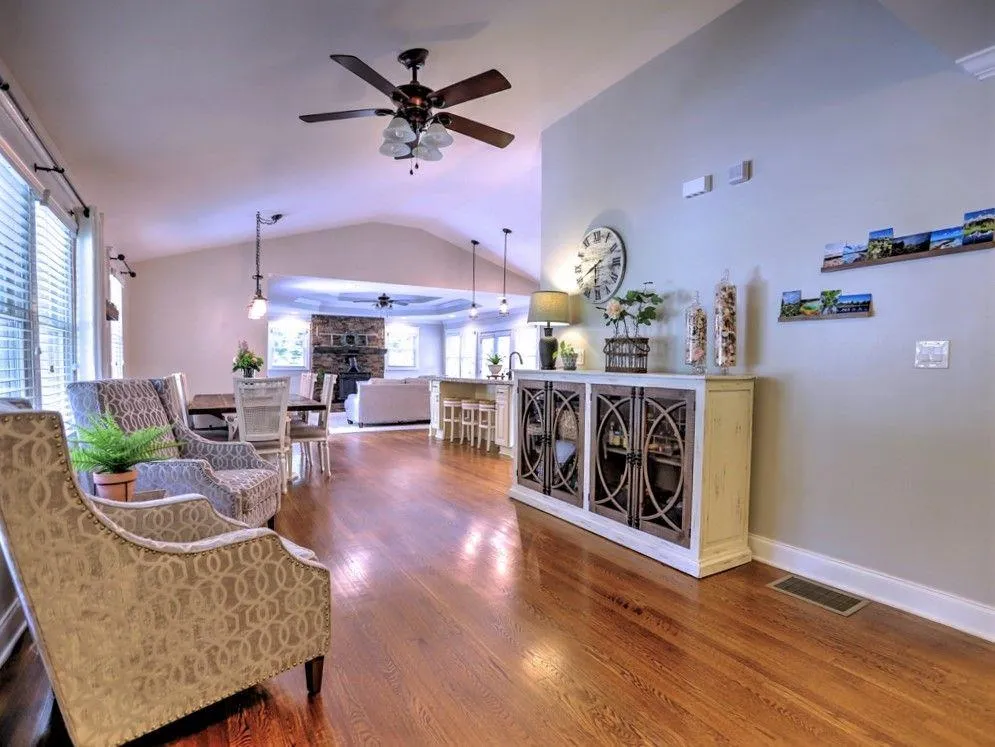 335 Brook Drive, Atlanta, Georgia 30328, 3 Bedrooms Bedrooms, ,2 BathroomsBathrooms,Residential,Sold,335 Brook Drive,6935653