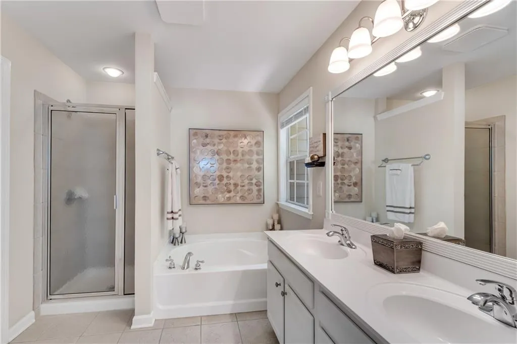 3733 Chattahoochee Summit Drive Se Unit 7, Atlanta, Georgia 30339, 3 Bedrooms Bedrooms, ,2 BathroomsBathrooms,Residential,For Sale,3733 Chattahoochee Summit Drive Se Unit 7,7604825