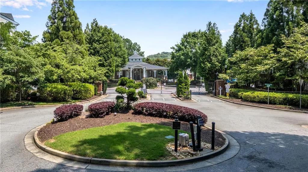 3733 Chattahoochee Summit Drive Se Unit 7, Atlanta, Georgia 30339, 3 Bedrooms Bedrooms, ,2 BathroomsBathrooms,Residential,For Sale,3733 Chattahoochee Summit Drive Se Unit 7,7604825