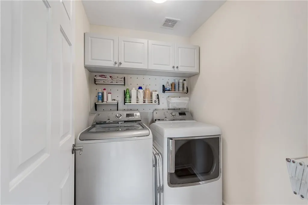 3733 Chattahoochee Summit Drive Se Unit 7, Atlanta, Georgia 30339, 3 Bedrooms Bedrooms, ,2 BathroomsBathrooms,Residential,For Sale,3733 Chattahoochee Summit Drive Se Unit 7,7604825