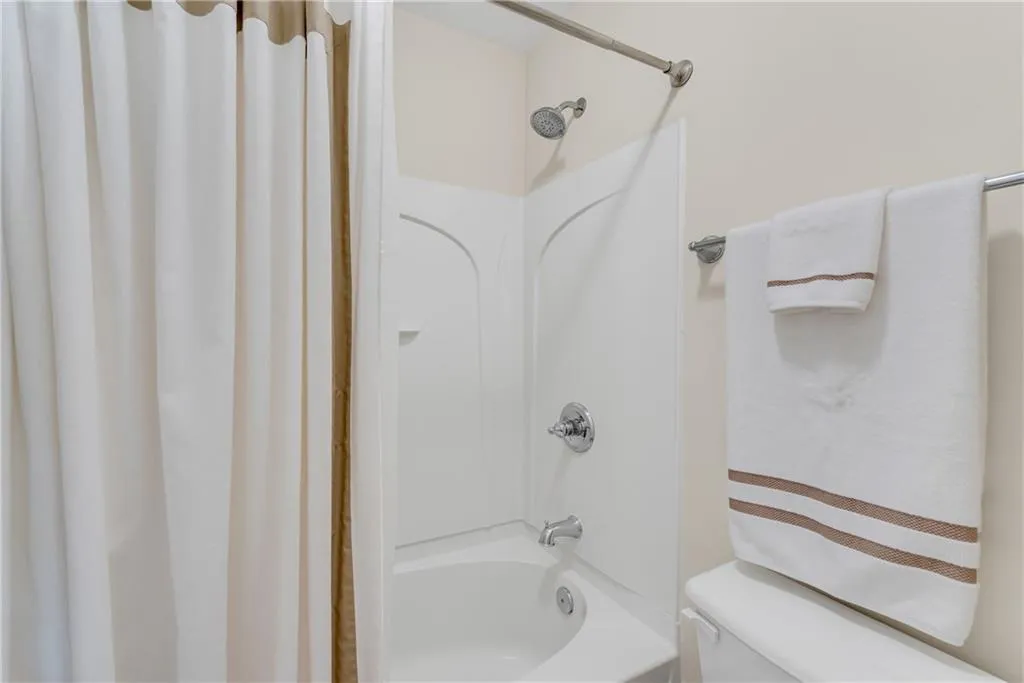 3733 Chattahoochee Summit Drive Se Unit 7, Atlanta, Georgia 30339, 3 Bedrooms Bedrooms, ,2 BathroomsBathrooms,Residential,For Sale,3733 Chattahoochee Summit Drive Se Unit 7,7604825
