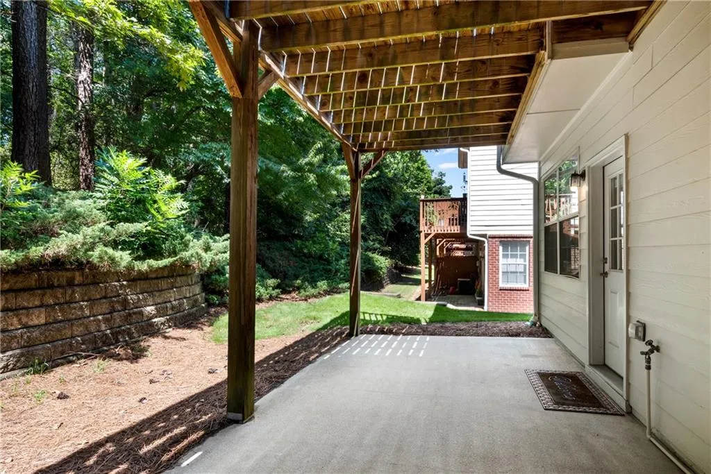 3733 Chattahoochee Summit Drive Se Unit 7, Atlanta, Georgia 30339, 3 Bedrooms Bedrooms, ,2 BathroomsBathrooms,Residential,For Sale,3733 Chattahoochee Summit Drive Se Unit 7,7604825