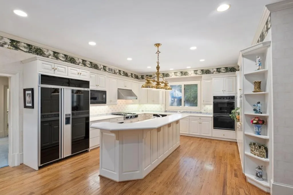 9661 Huntcliff Trace, Sandy Springs, Georgia 30350, 5 Bedrooms Bedrooms, ,3 BathroomsBathrooms,Residential,Sold,9661 Huntcliff Trace,6545032