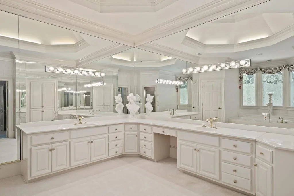 9661 Huntcliff Trace, Sandy Springs, Georgia 30350, 5 Bedrooms Bedrooms, ,3 BathroomsBathrooms,Residential,Sold,9661 Huntcliff Trace,6545032