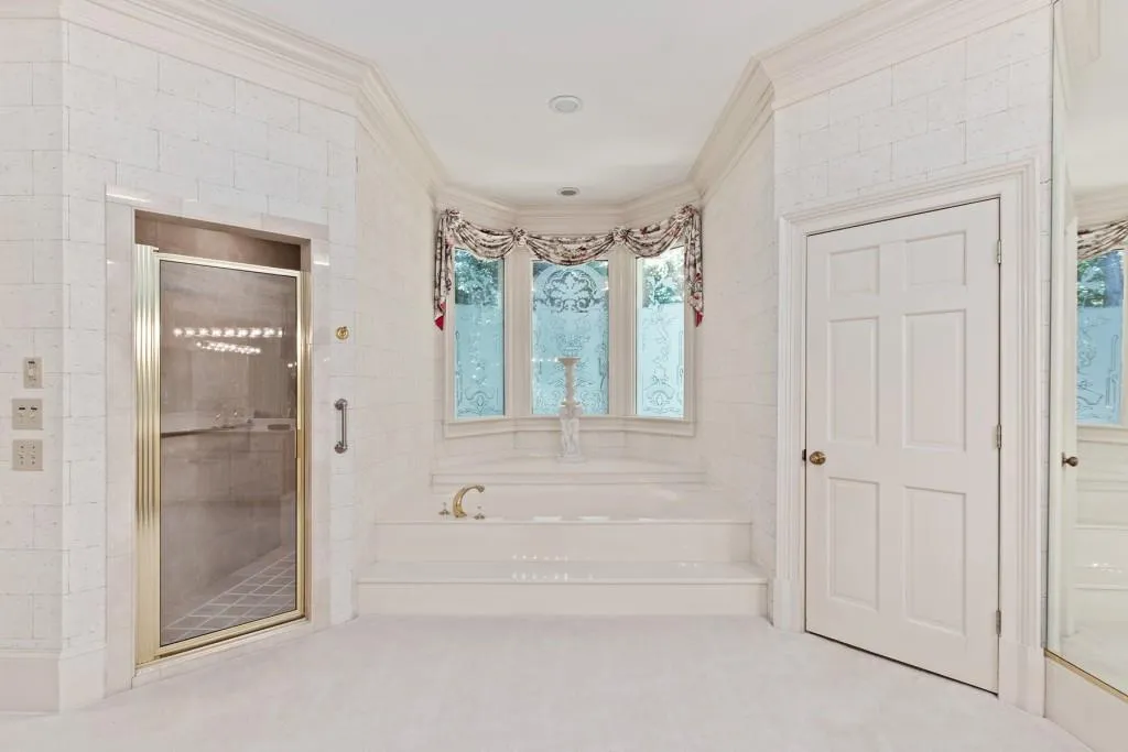 9661 Huntcliff Trace, Sandy Springs, Georgia 30350, 5 Bedrooms Bedrooms, ,3 BathroomsBathrooms,Residential,Sold,9661 Huntcliff Trace,6545032