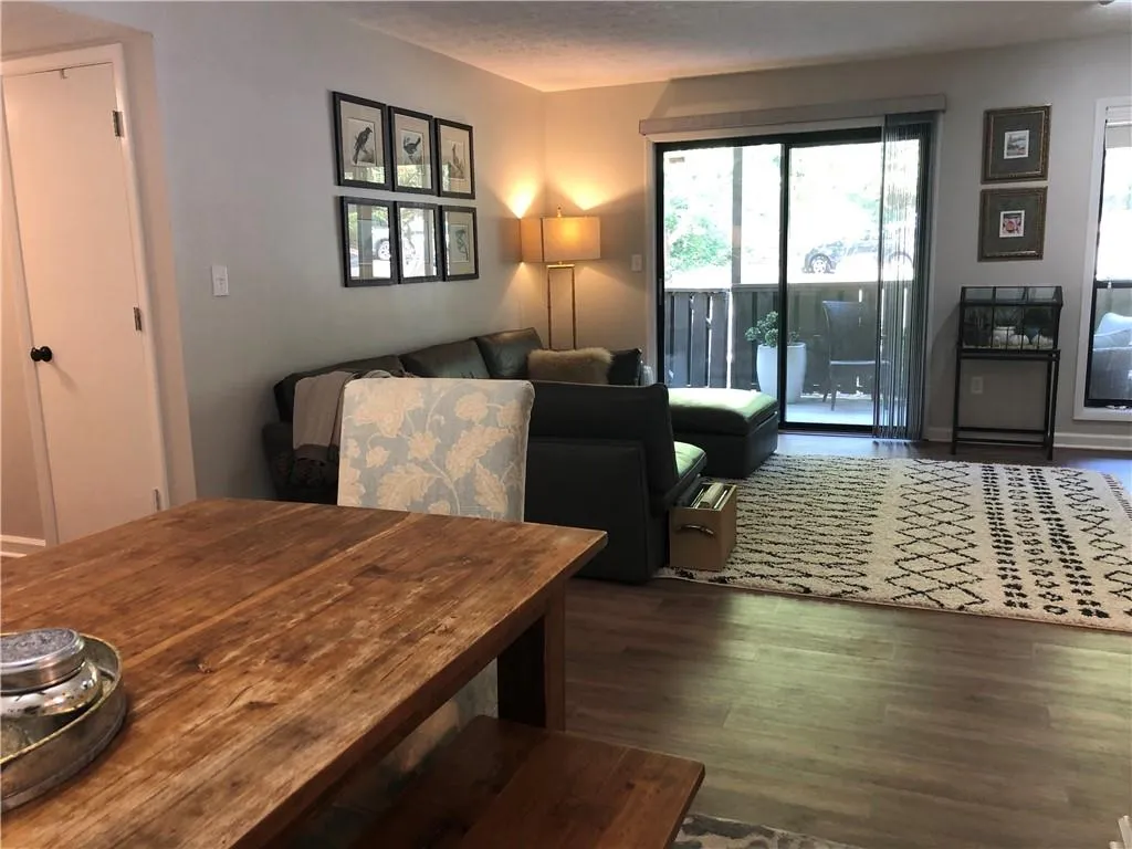 1502 Woodcliff Drive, Sandy Springs, Georgia 30350, 2 Bedrooms Bedrooms, ,1 BathroomBathrooms,Residential,Sold,1502 Woodcliff Drive,6621081