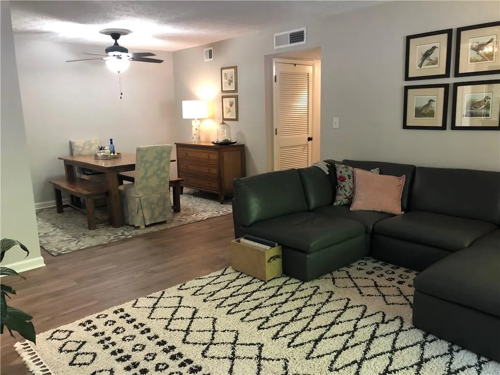 1502 Woodcliff Drive, Sandy Springs, Georgia 30350, 2 Bedrooms Bedrooms, ,1 BathroomBathrooms,Residential,Sold,1502 Woodcliff Drive,6621081