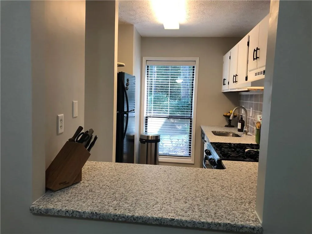 1502 Woodcliff Drive, Sandy Springs, Georgia 30350, 2 Bedrooms Bedrooms, ,1 BathroomBathrooms,Residential,Sold,1502 Woodcliff Drive,6621081