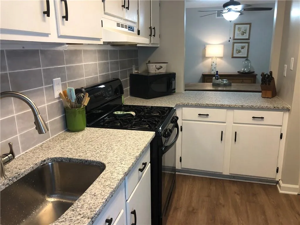1502 Woodcliff Drive, Sandy Springs, Georgia 30350, 2 Bedrooms Bedrooms, ,1 BathroomBathrooms,Residential,Sold,1502 Woodcliff Drive,6621081