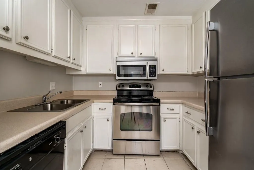 275 Winding River Drive Unit F, Sandy Springs, Georgia 30350, 2 Bedrooms Bedrooms, ,2 BathroomsBathrooms,Residential,Sold,275 Winding River Drive Unit F,6875737