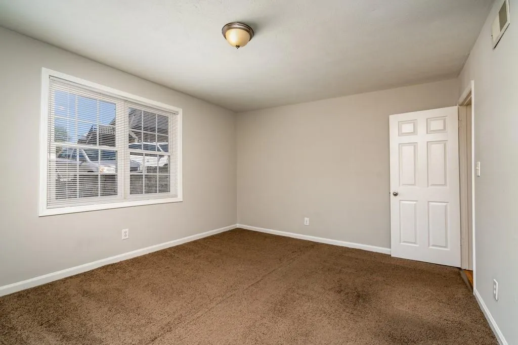 275 Winding River Drive Unit F, Sandy Springs, Georgia 30350, 2 Bedrooms Bedrooms, ,2 BathroomsBathrooms,Residential,Sold,275 Winding River Drive Unit F,6875737