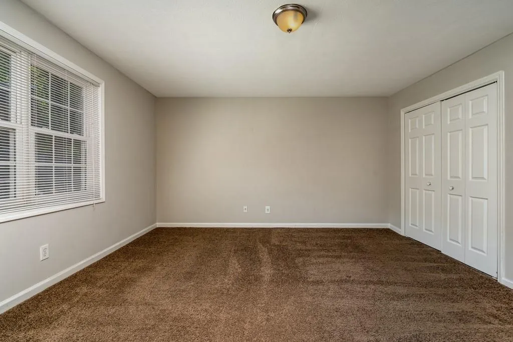 275 Winding River Drive Unit F, Sandy Springs, Georgia 30350, 2 Bedrooms Bedrooms, ,2 BathroomsBathrooms,Residential,Sold,275 Winding River Drive Unit F,6875737