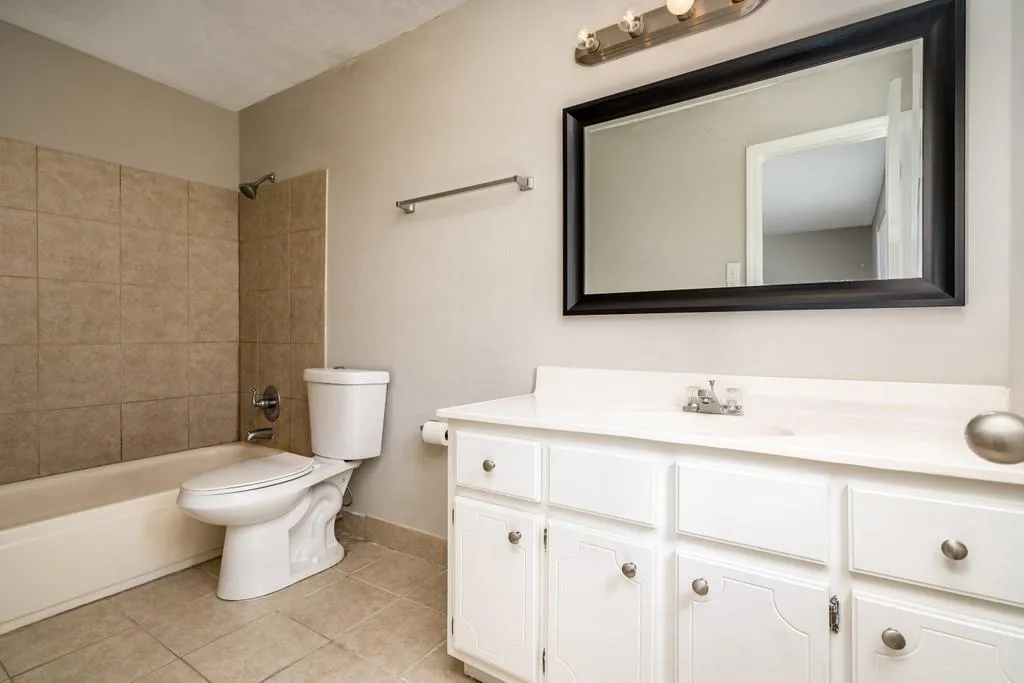 275 Winding River Drive Unit F, Sandy Springs, Georgia 30350, 2 Bedrooms Bedrooms, ,2 BathroomsBathrooms,Residential,Sold,275 Winding River Drive Unit F,6875737