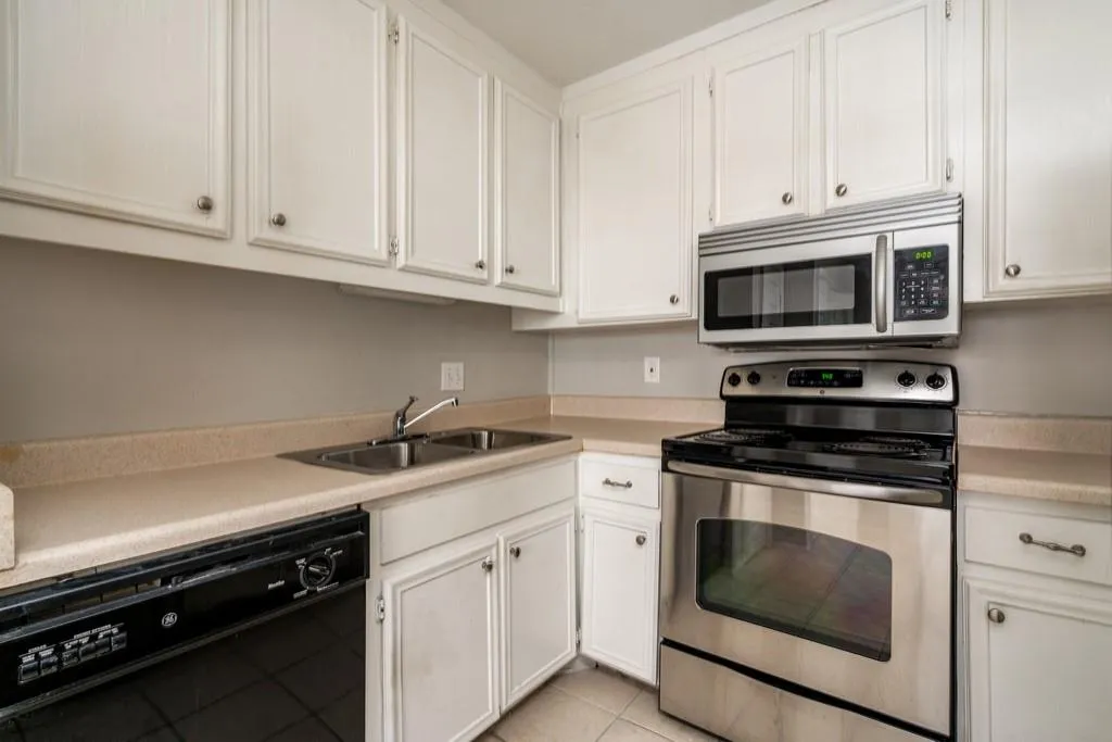 275 Winding River Drive Unit F, Sandy Springs, Georgia 30350, 2 Bedrooms Bedrooms, ,2 BathroomsBathrooms,Residential,Sold,275 Winding River Drive Unit F,6875737