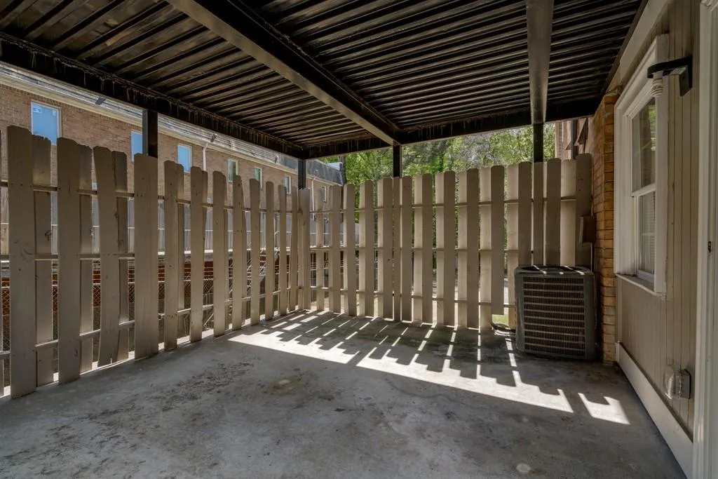 275 Winding River Drive Unit F, Sandy Springs, Georgia 30350, 2 Bedrooms Bedrooms, ,2 BathroomsBathrooms,Residential,Sold,275 Winding River Drive Unit F,6875737