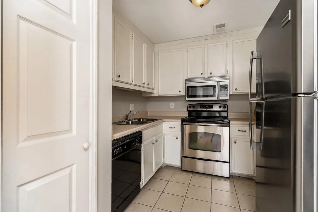 275 Winding River Drive Unit F, Sandy Springs, Georgia 30350, 2 Bedrooms Bedrooms, ,2 BathroomsBathrooms,Residential,Sold,275 Winding River Drive Unit F,6875737