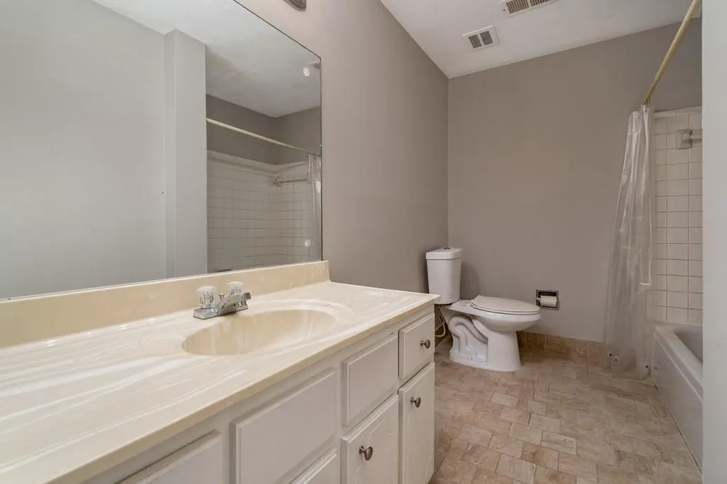 275 Winding River Drive Unit F, Sandy Springs, Georgia 30350, 2 Bedrooms Bedrooms, ,2 BathroomsBathrooms,Residential,Sold,275 Winding River Drive Unit F,6875737