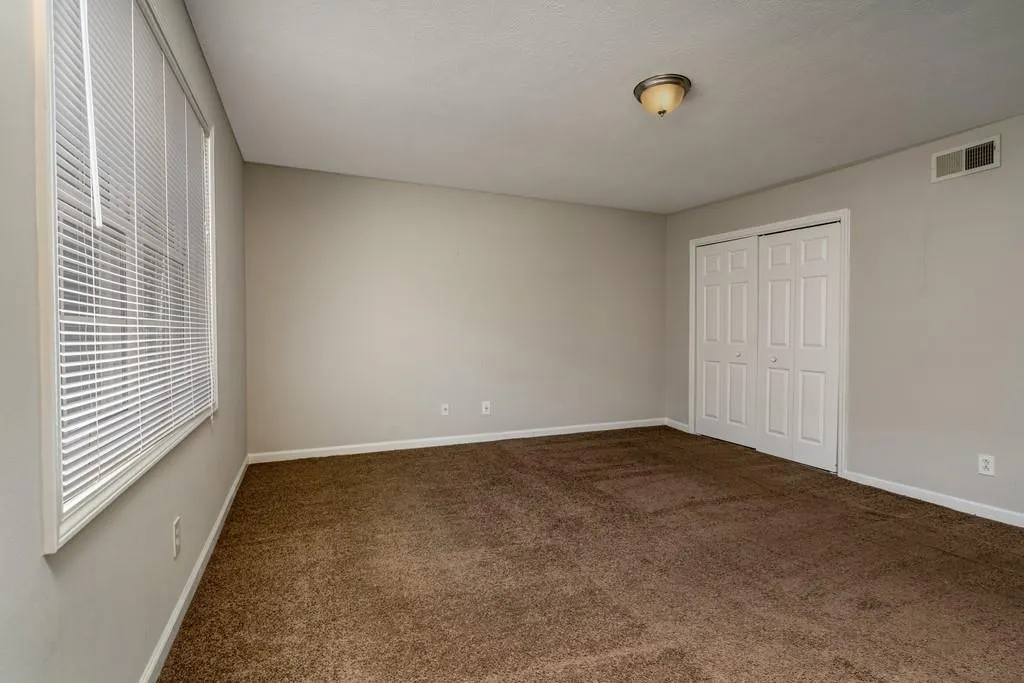 275 Winding River Drive Unit F, Sandy Springs, Georgia 30350, 2 Bedrooms Bedrooms, ,2 BathroomsBathrooms,Residential,Sold,275 Winding River Drive Unit F,6875737
