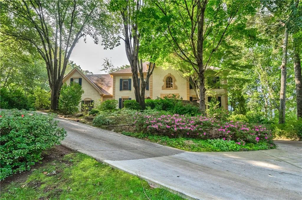 7875 Fawndale Way, Sandy Springs, Georgia 30350, 5 Bedrooms Bedrooms, ,4 BathroomsBathrooms,Residential,Sold,7875 Fawndale Way,6941366