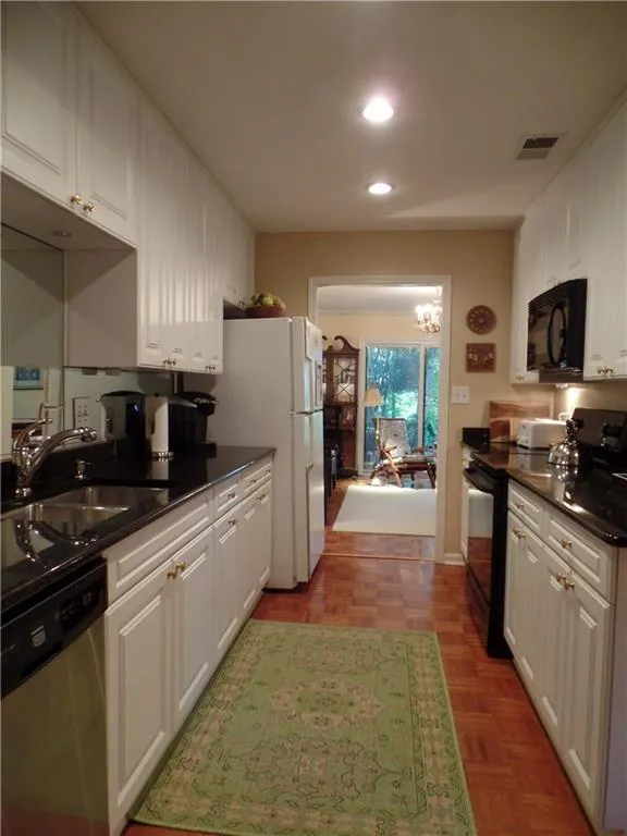 71 Forrest Place, Sandy Springs, Georgia 30328, 3 Bedrooms Bedrooms, ,2 BathroomsBathrooms,Residential,Sold,71 Forrest Place,5602867