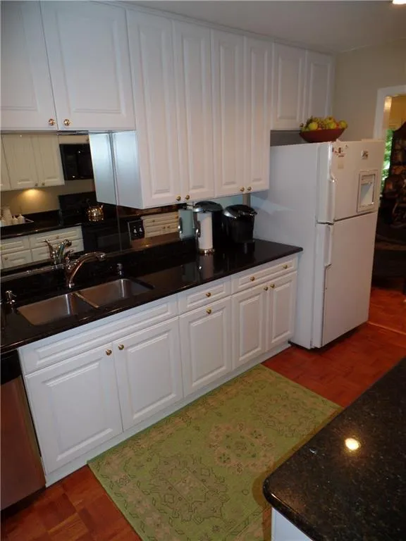 71 Forrest Place, Sandy Springs, Georgia 30328, 3 Bedrooms Bedrooms, ,2 BathroomsBathrooms,Residential,Sold,71 Forrest Place,5602867