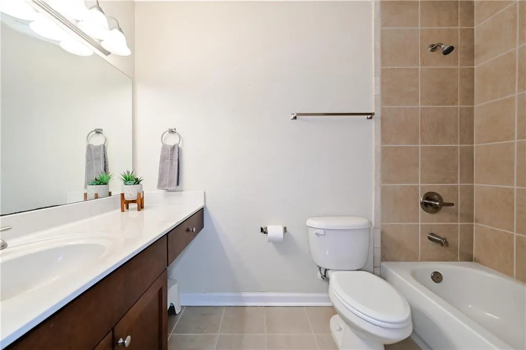 145 N River Drive Unit H, Sandy Springs, Georgia 30350, 2 Bedrooms Bedrooms, ,2 BathroomsBathrooms,Residential,Sold,145 N River Drive Unit H,6739520