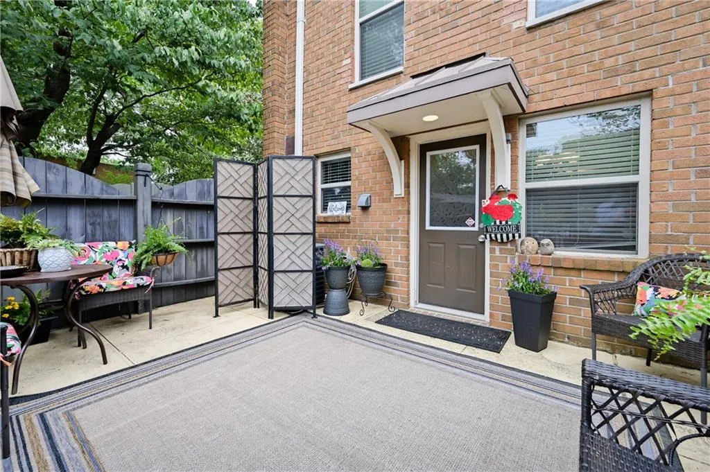 145 N River Drive Unit H, Sandy Springs, Georgia 30350, 2 Bedrooms Bedrooms, ,2 BathroomsBathrooms,Residential,Sold,145 N River Drive Unit H,6739520