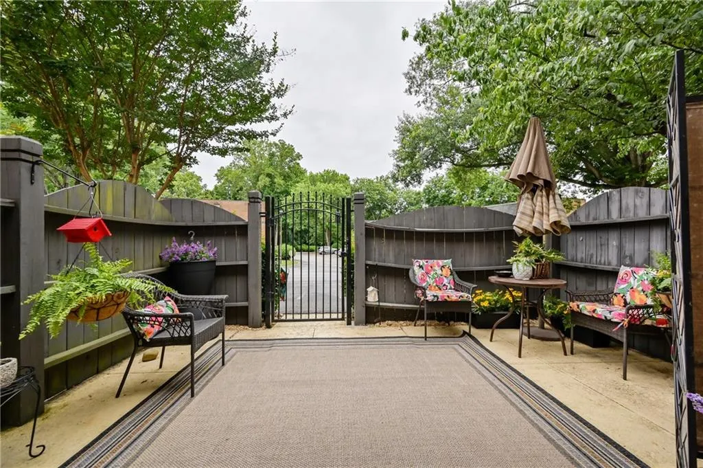 145 N River Drive Unit H, Sandy Springs, Georgia 30350, 2 Bedrooms Bedrooms, ,2 BathroomsBathrooms,Residential,Sold,145 N River Drive Unit H,6739520