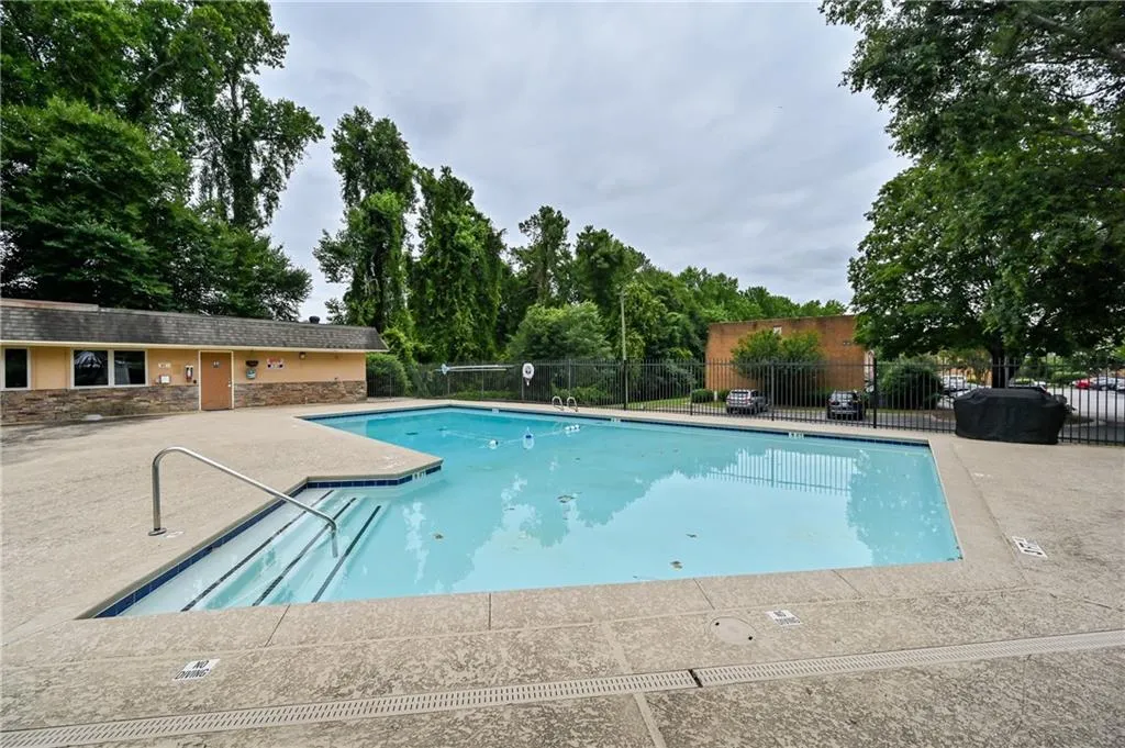 145 N River Drive Unit H, Sandy Springs, Georgia 30350, 2 Bedrooms Bedrooms, ,2 BathroomsBathrooms,Residential,Sold,145 N River Drive Unit H,6739520