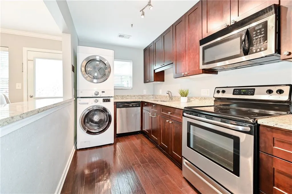 145 N River Drive Unit H, Sandy Springs, Georgia 30350, 2 Bedrooms Bedrooms, ,2 BathroomsBathrooms,Residential,Sold,145 N River Drive Unit H,6739520