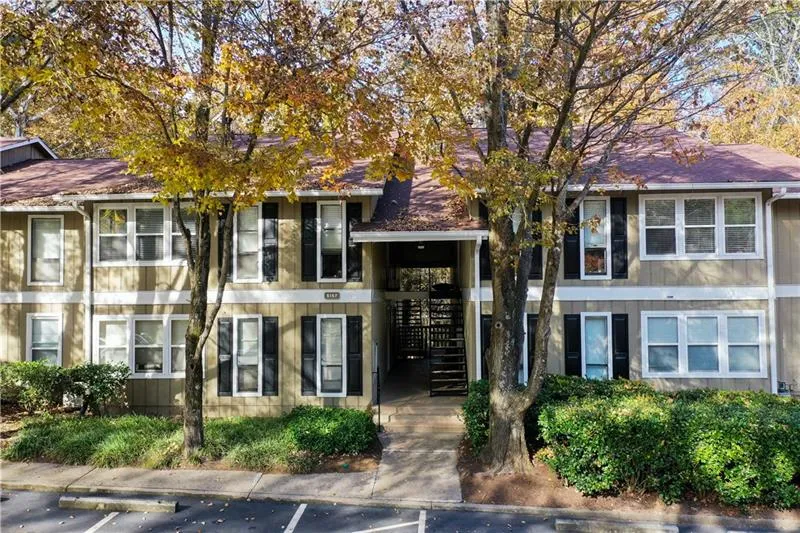 5157 Roswell Road Unit 4, Atlanta, Georgia 30342, 1 Bedroom Bedrooms, ,1 BathroomBathrooms,Residential,Sold,5157 Roswell Road Unit 4,6648663