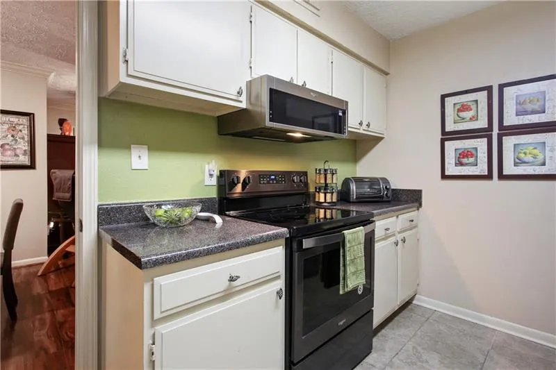 5157 Roswell Road Unit 4, Atlanta, Georgia 30342, 1 Bedroom Bedrooms, ,1 BathroomBathrooms,Residential,Sold,5157 Roswell Road Unit 4,6648663