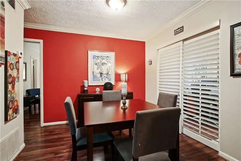 5157 Roswell Road Unit 4, Atlanta, Georgia 30342, 1 Bedroom Bedrooms, ,1 BathroomBathrooms,Residential,Sold,5157 Roswell Road Unit 4,6648663