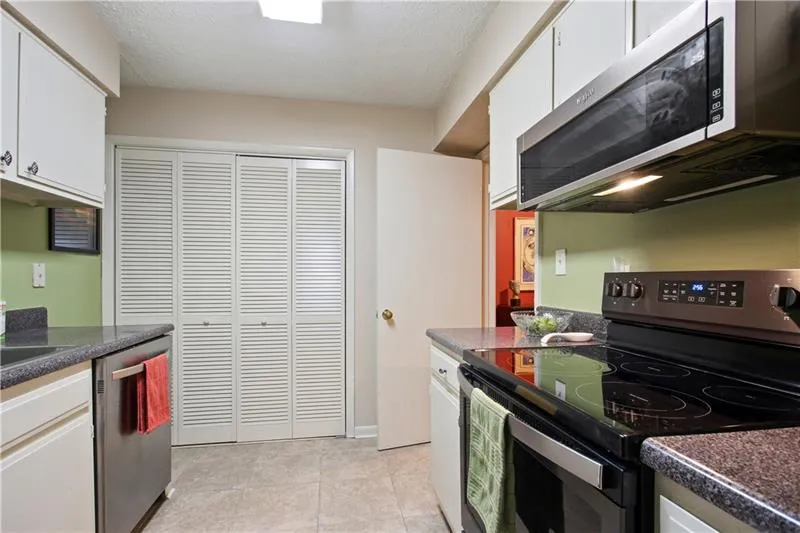 5157 Roswell Road Unit 4, Atlanta, Georgia 30342, 1 Bedroom Bedrooms, ,1 BathroomBathrooms,Residential,Sold,5157 Roswell Road Unit 4,6648663