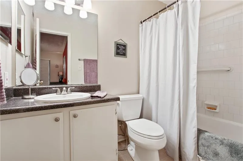 5157 Roswell Road Unit 4, Atlanta, Georgia 30342, 1 Bedroom Bedrooms, ,1 BathroomBathrooms,Residential,Sold,5157 Roswell Road Unit 4,6648663