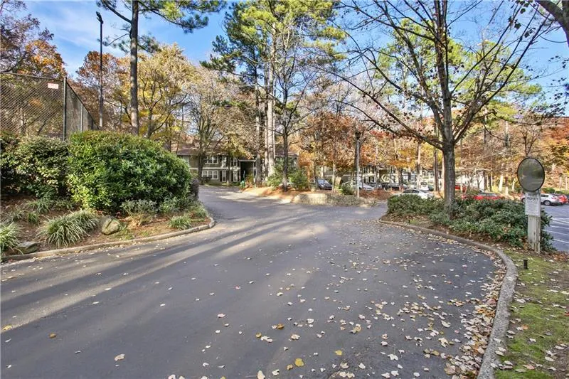 5157 Roswell Road Unit 4, Atlanta, Georgia 30342, 1 Bedroom Bedrooms, ,1 BathroomBathrooms,Residential,Sold,5157 Roswell Road Unit 4,6648663